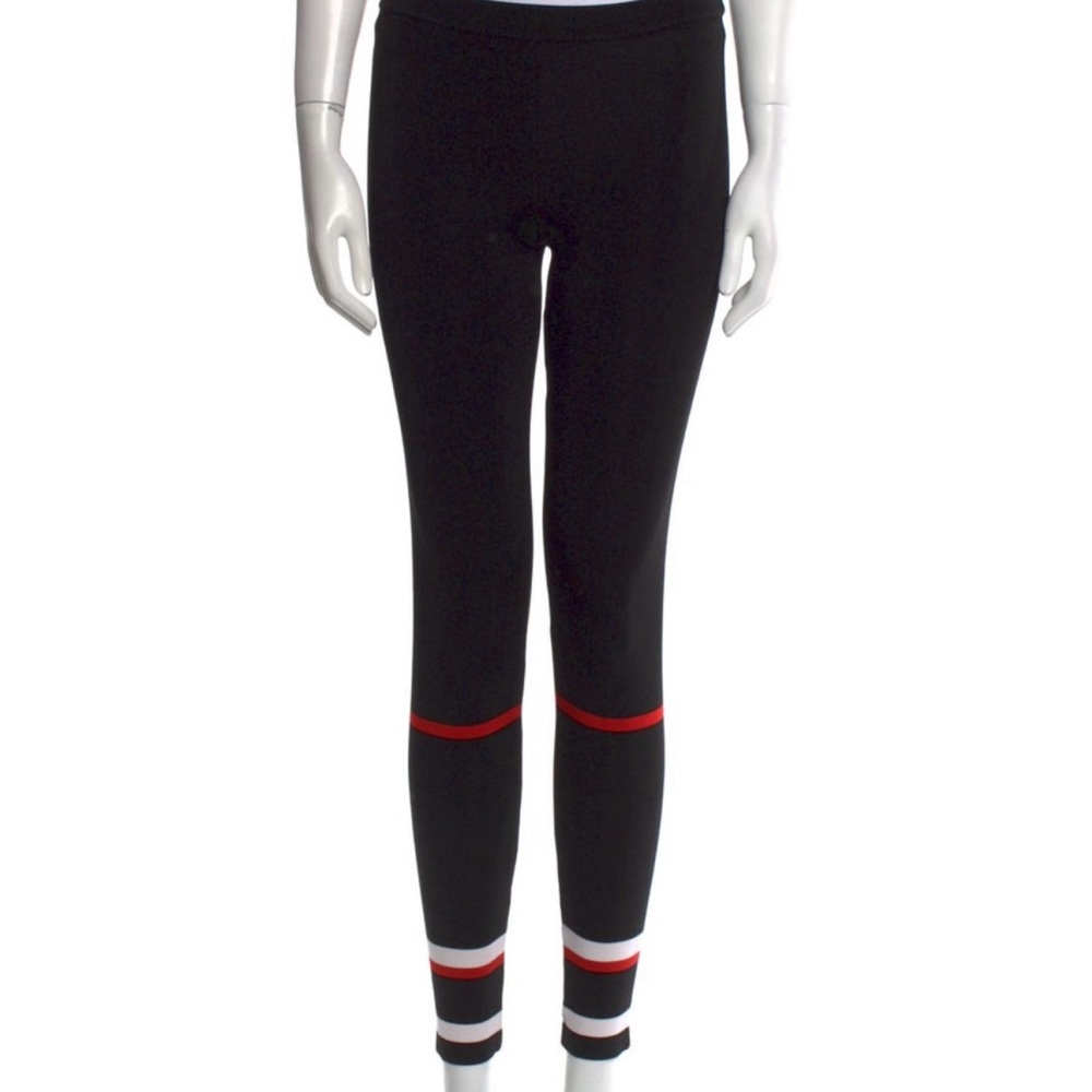 Givenchy Womens Leggings
Waist:25.5”
Hip:26.5”
Rise:8.75”
Inseam:26.75”